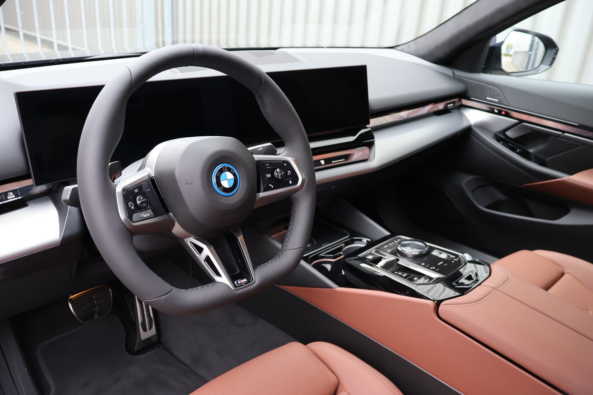 BMW i5