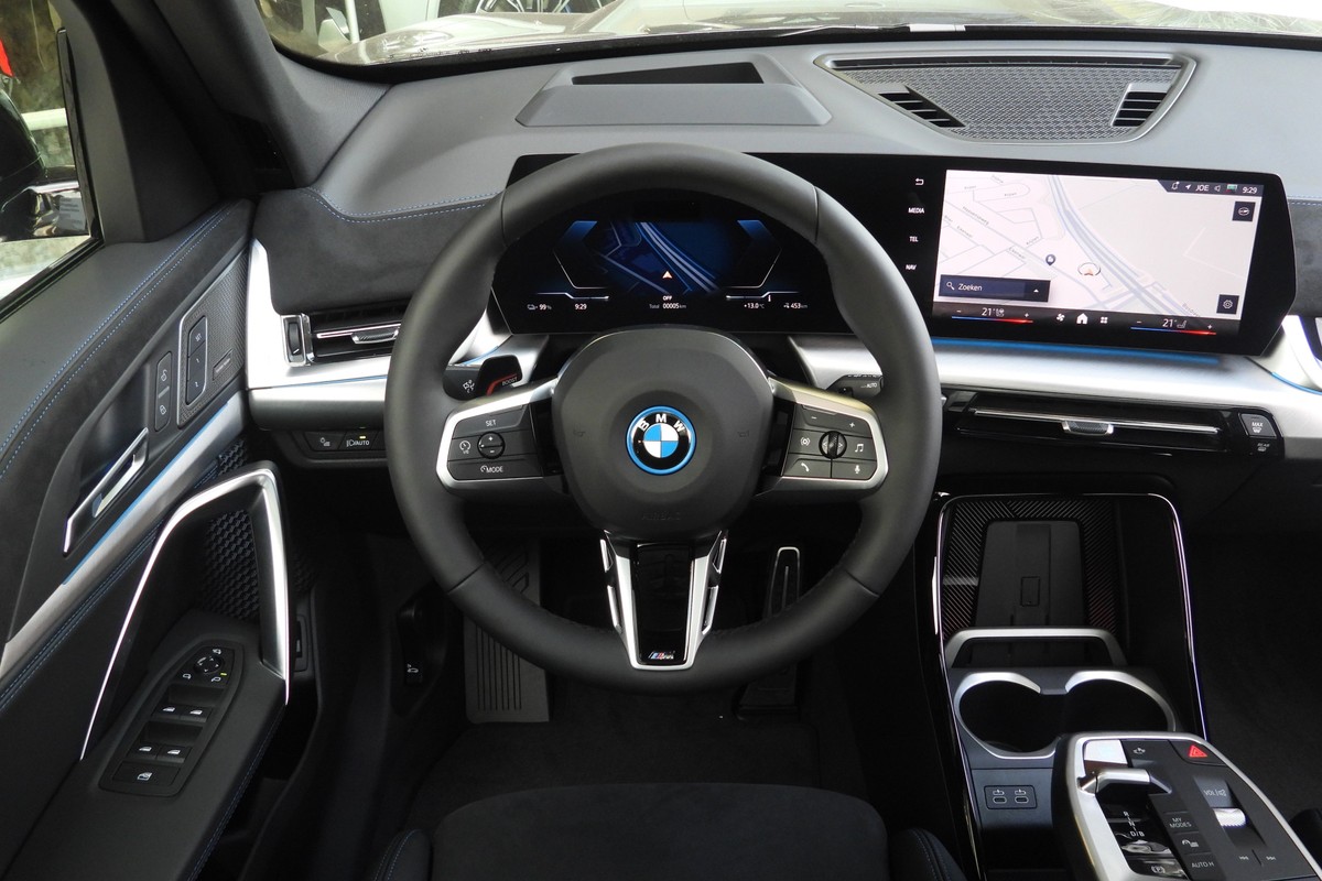 BMW iX1