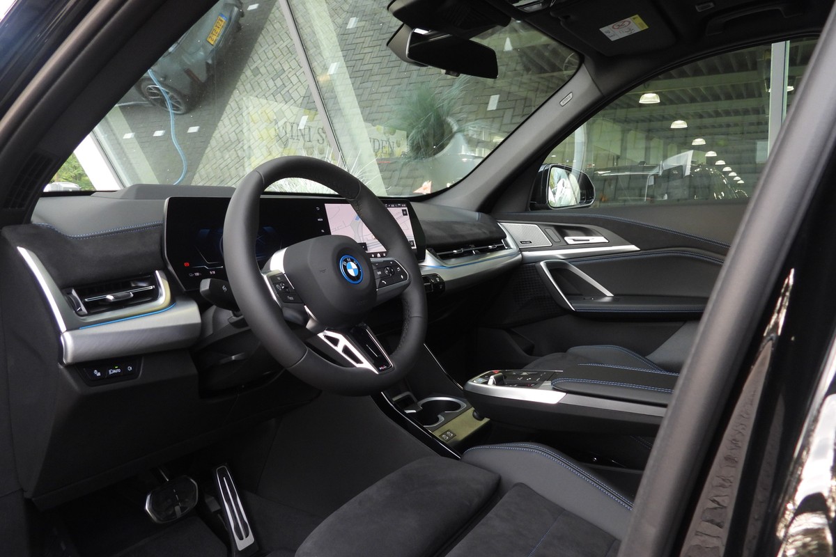 BMW iX1