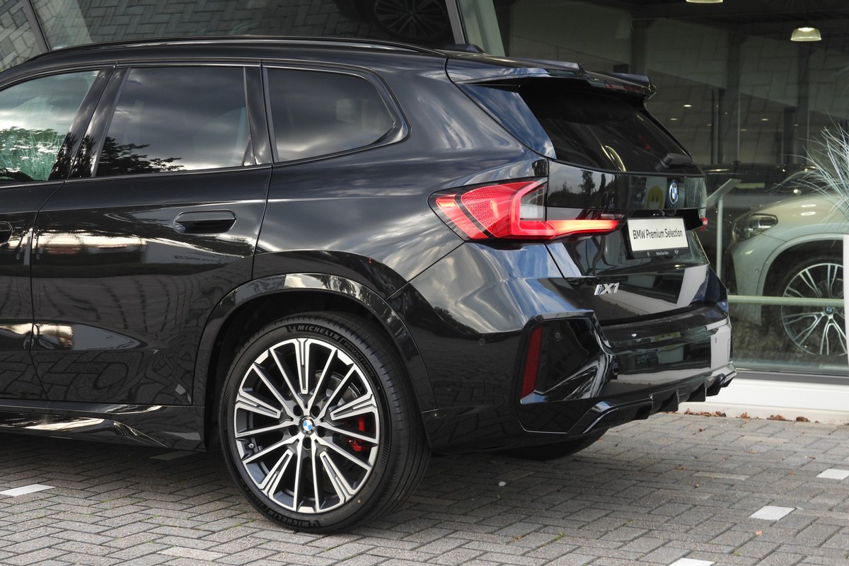 BMW iX1