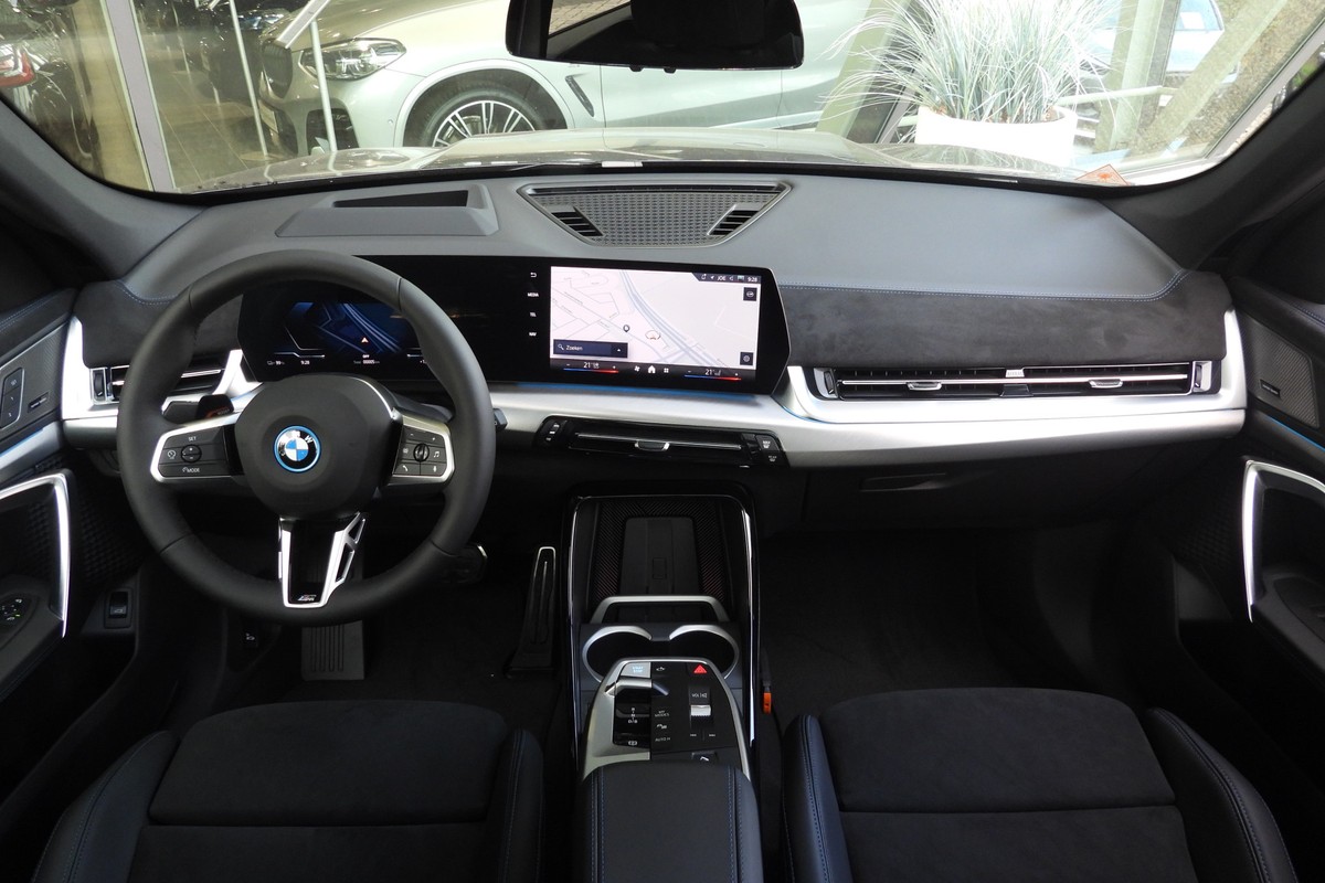 BMW iX1