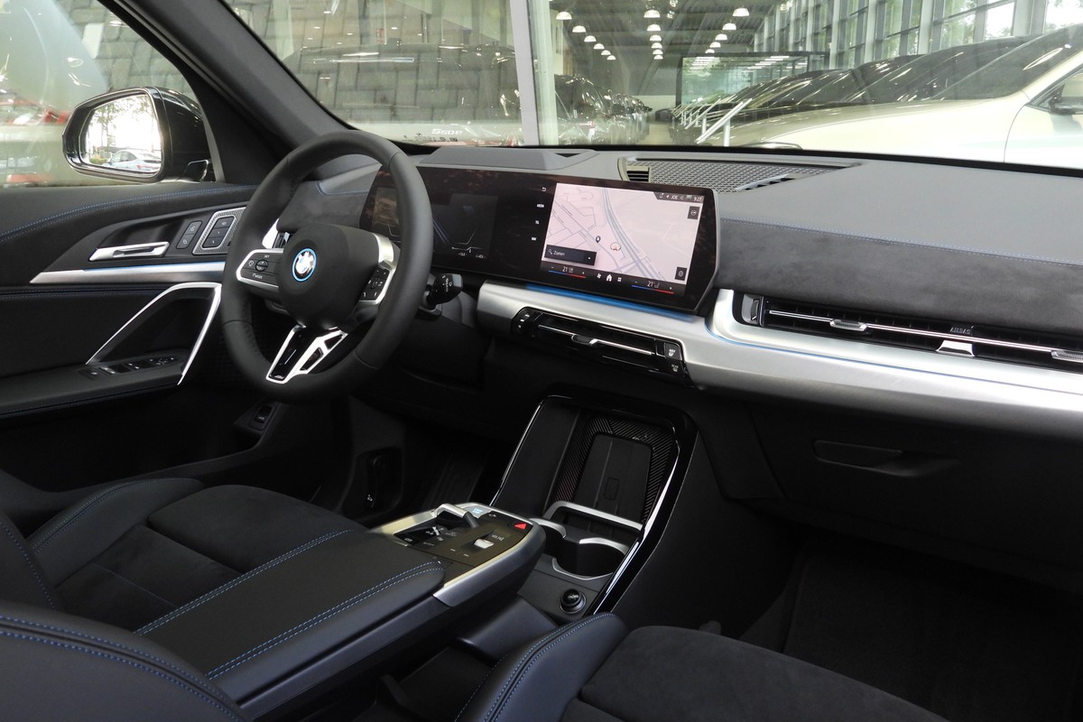 BMW iX1