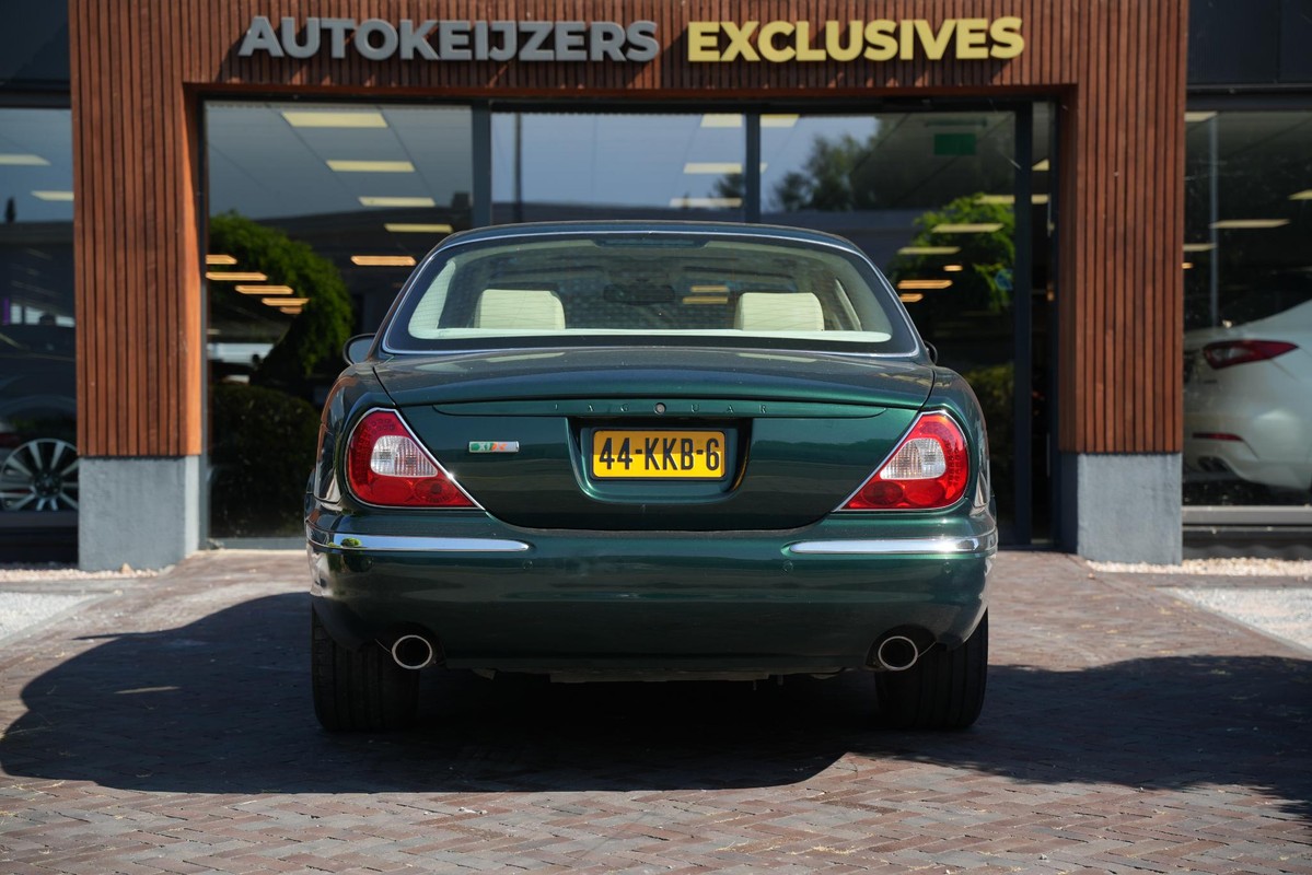 Jaguar XJ