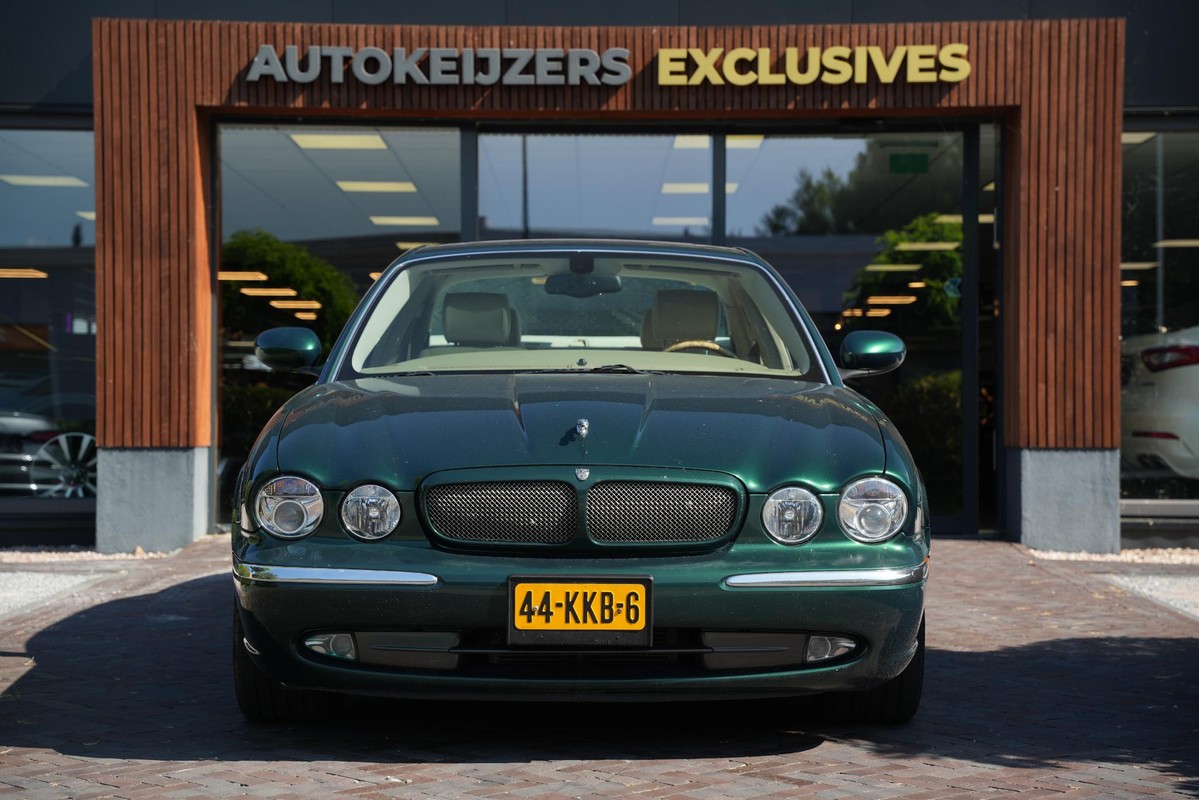 Jaguar XJ