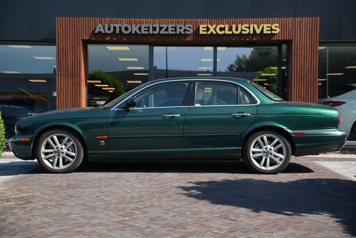Jaguar XJ