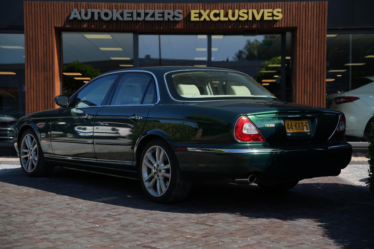 Jaguar XJ