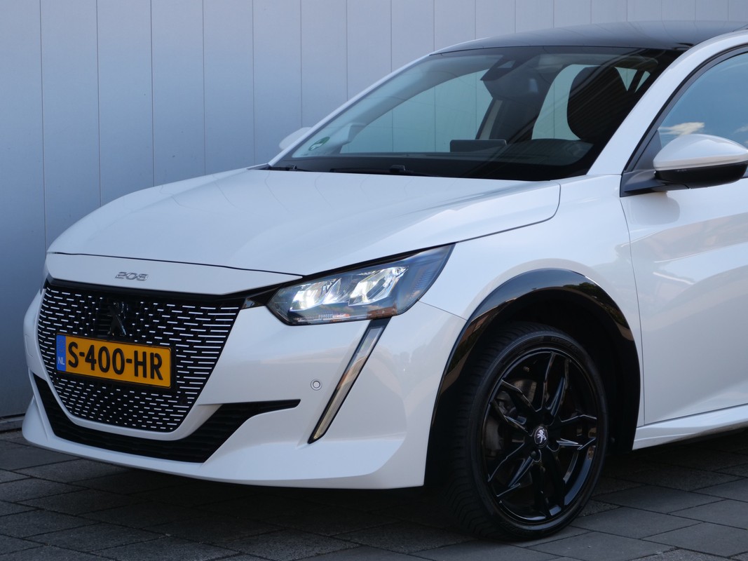 Peugeot e-208
