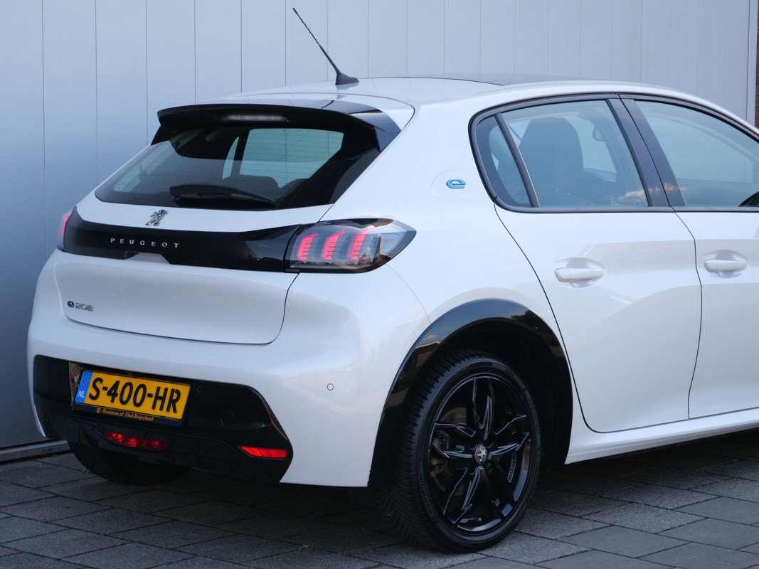 Peugeot e-208