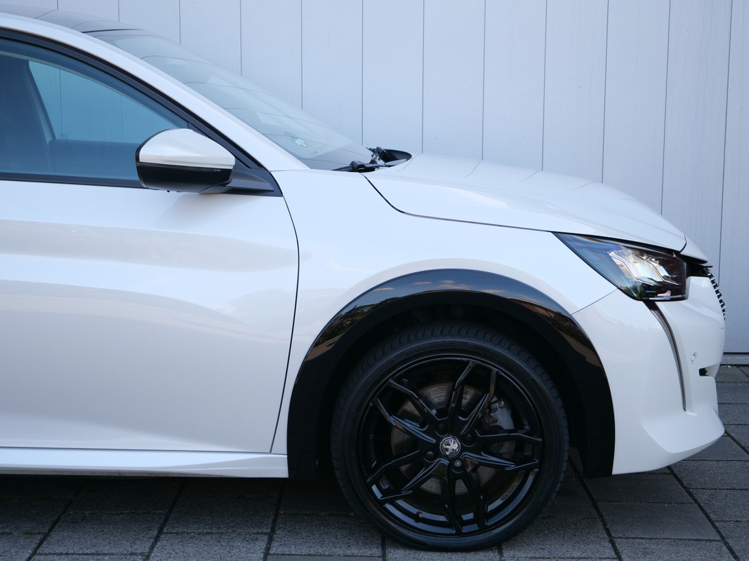 Peugeot e-208