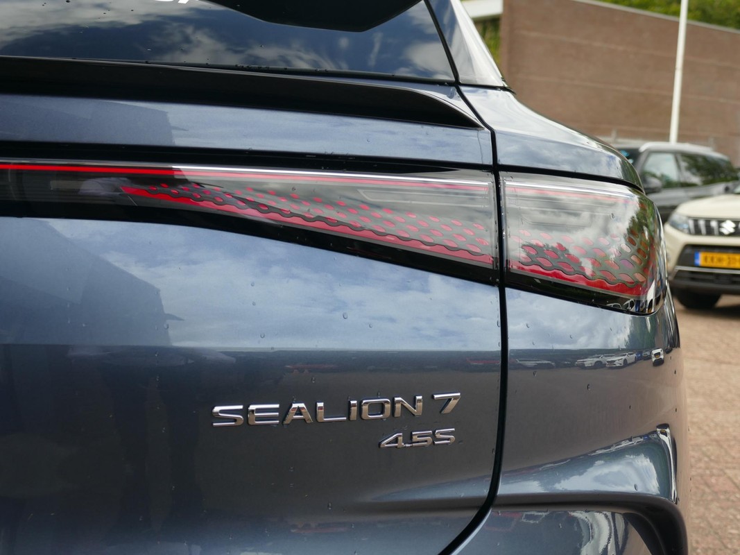 BYD SEALION