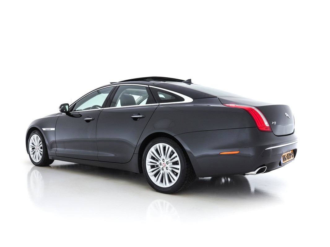 Jaguar XJ
