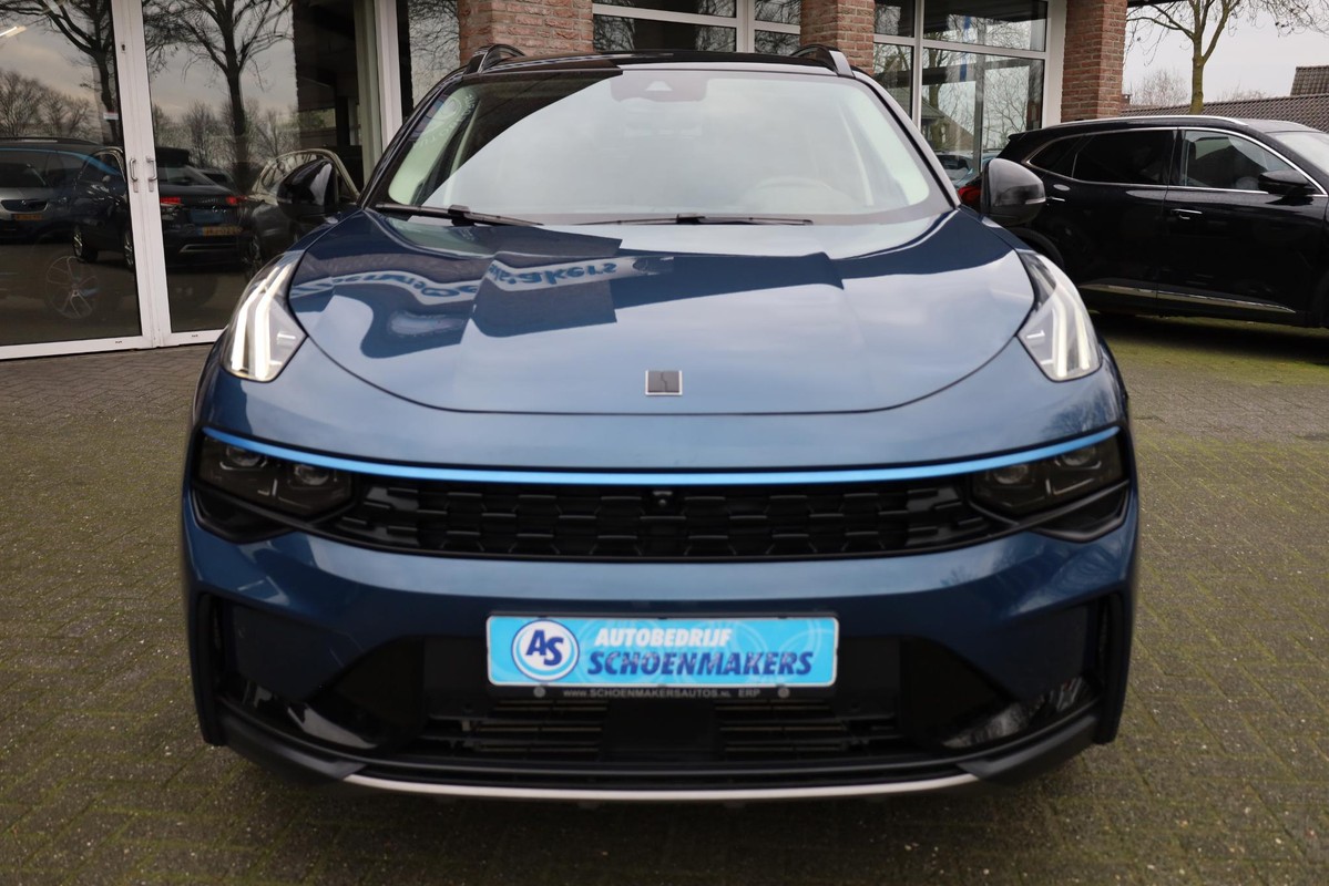 Lynk & Co 01