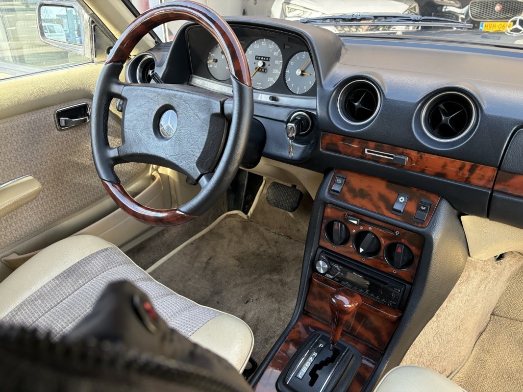 Mercedes-Benz 