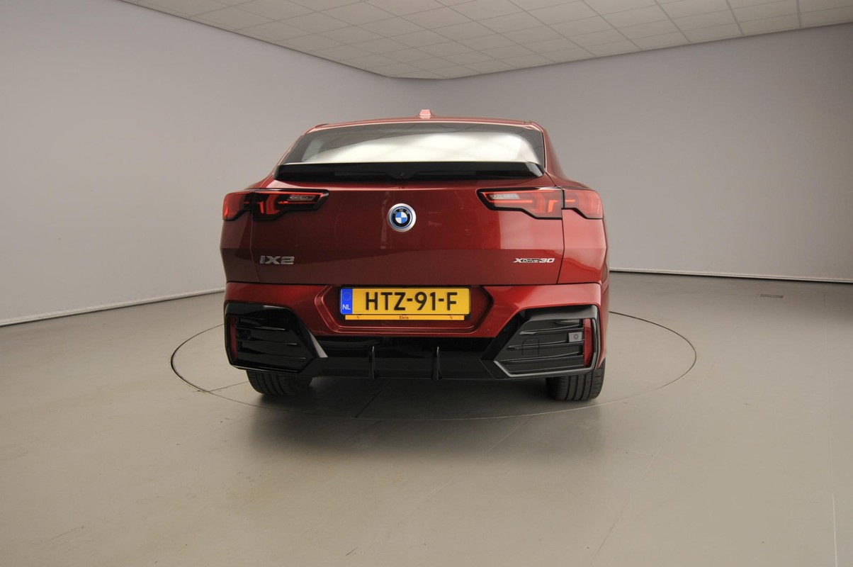 BMW iX2
