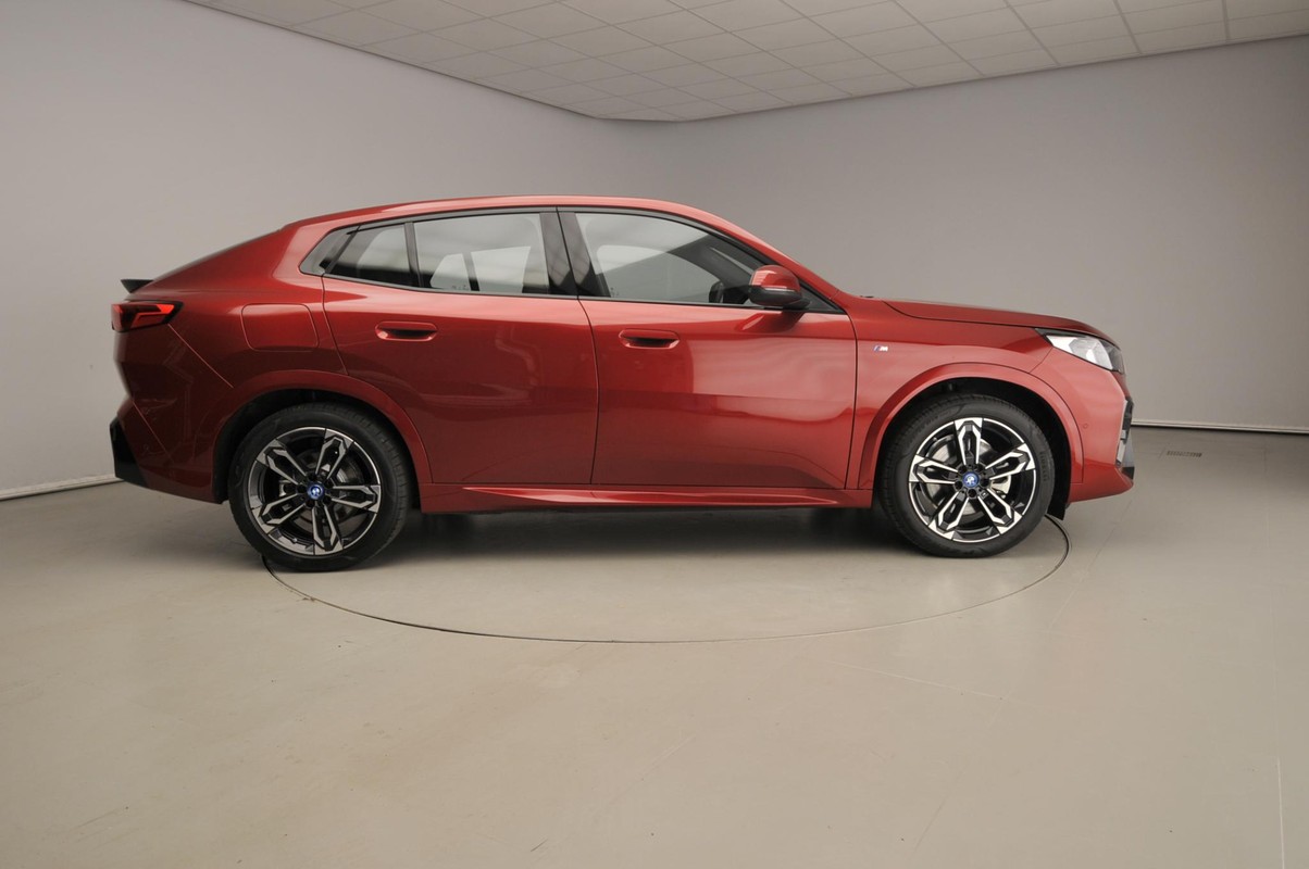 BMW iX2