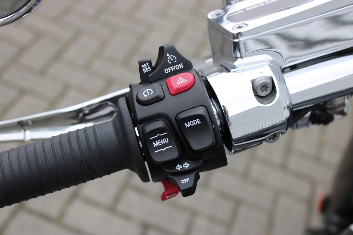 BMW R 18