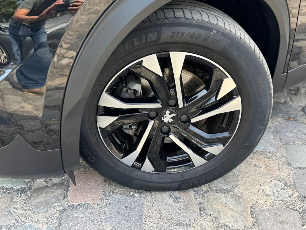Peugeot e-2008