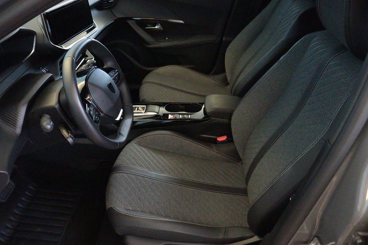 Peugeot e-2008