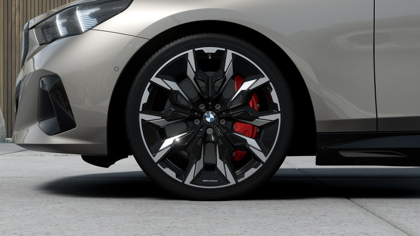 BMW i5