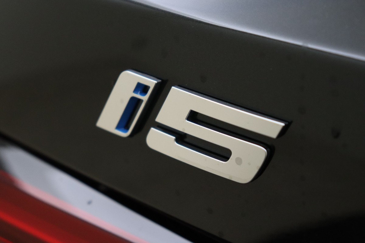 BMW i5