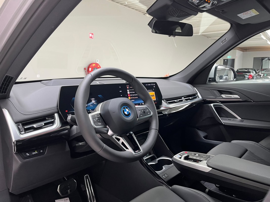 BMW iX1