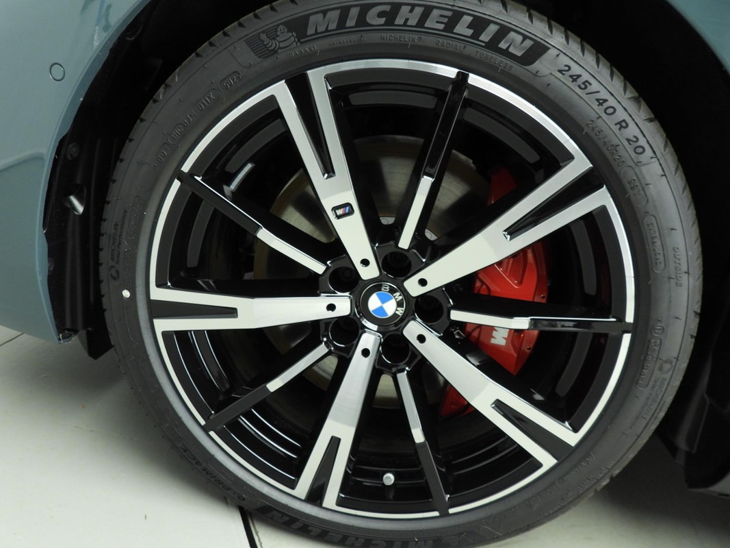 BMW i5