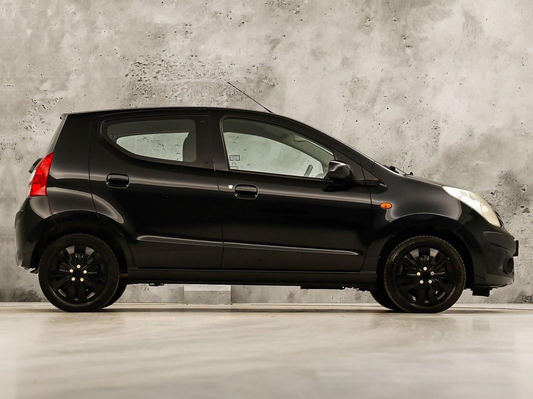 Nissan Pixo