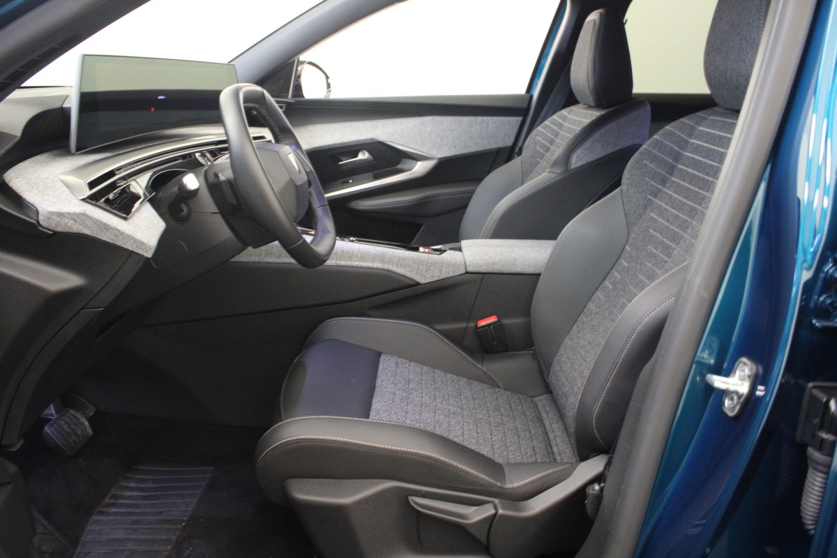 Peugeot e-3008
