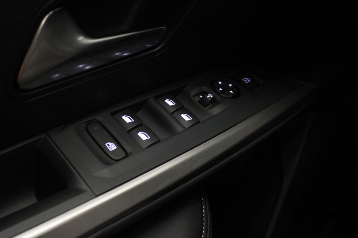 Peugeot e-3008