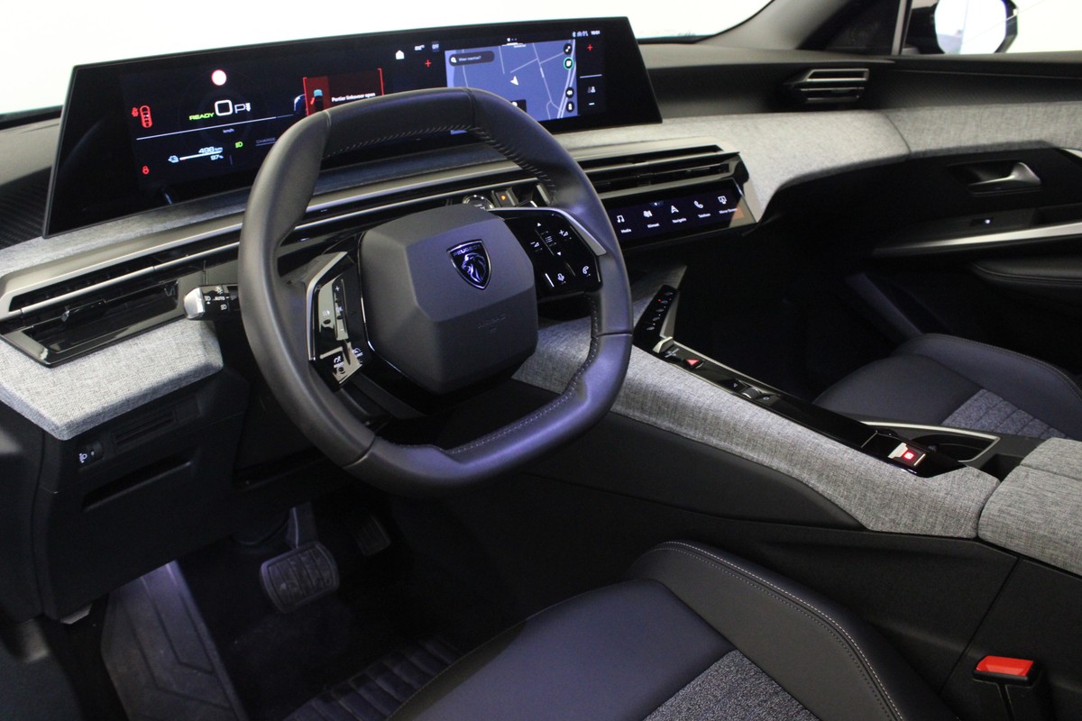 Peugeot e-3008