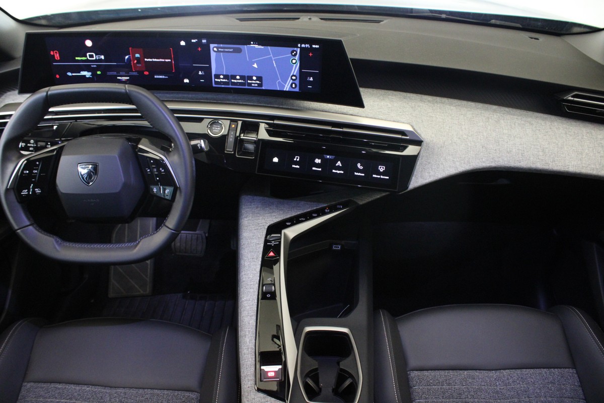 Peugeot e-3008