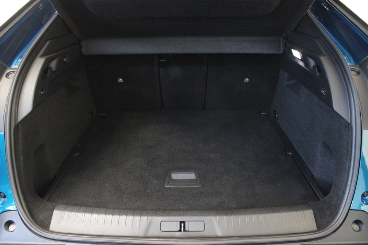 Peugeot e-3008