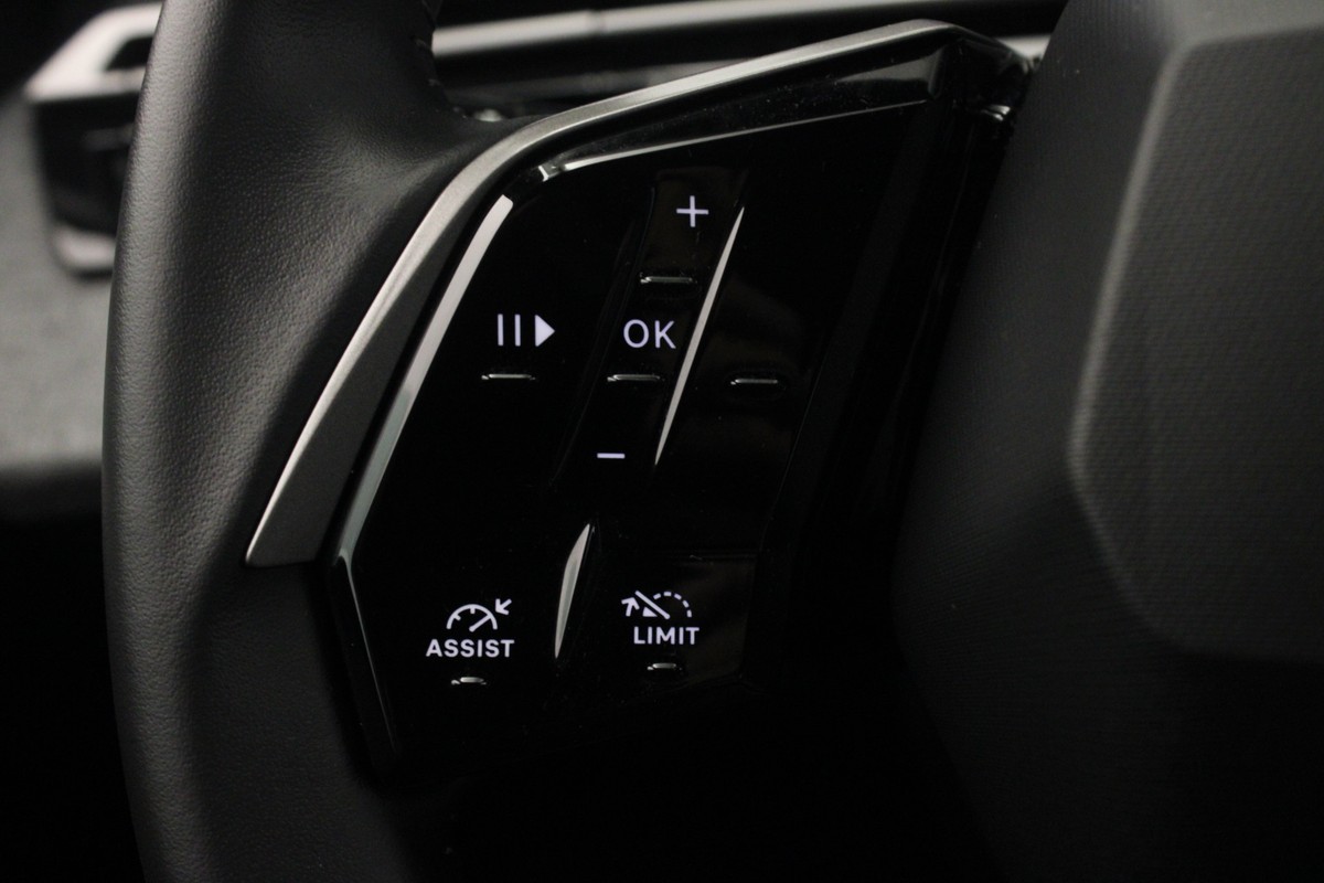 Peugeot e-3008
