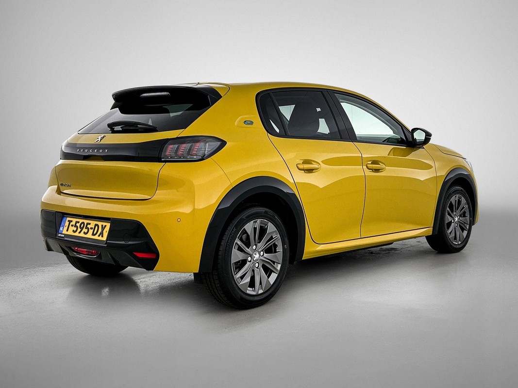 Peugeot e-208