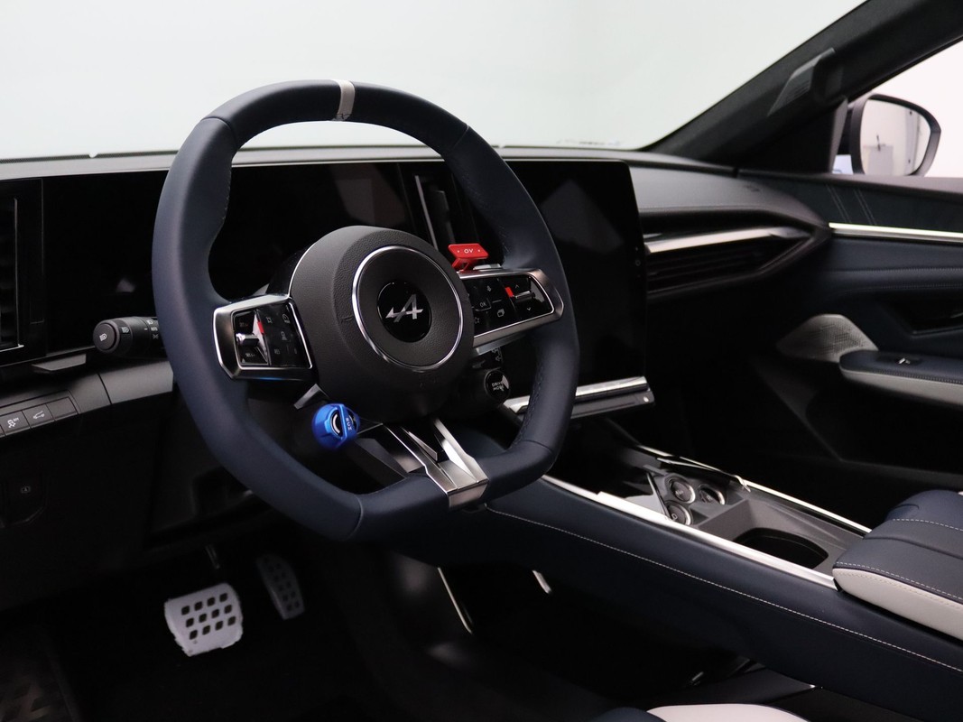 Alpine A390