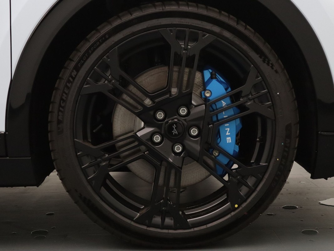 Alpine A390
