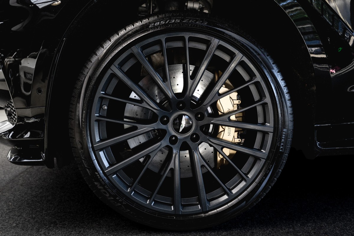 Aston Martin DBX