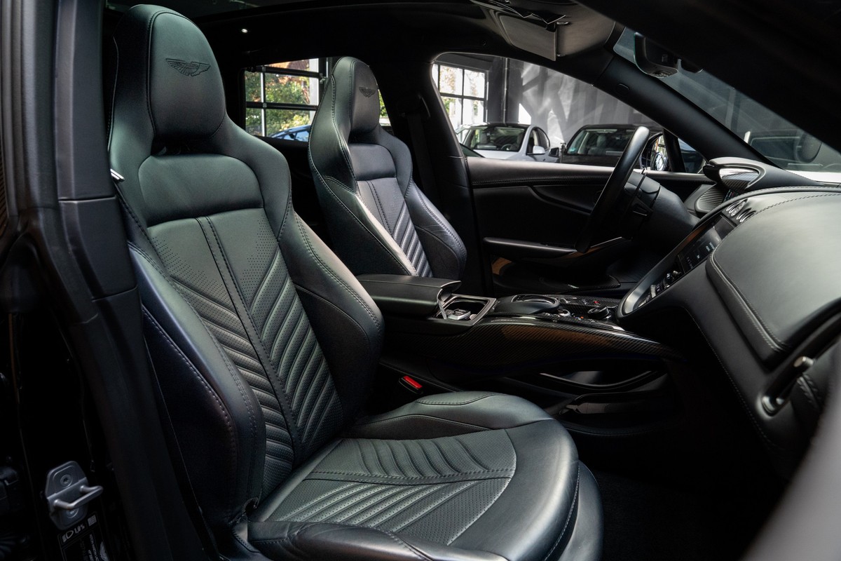 Aston Martin DBX