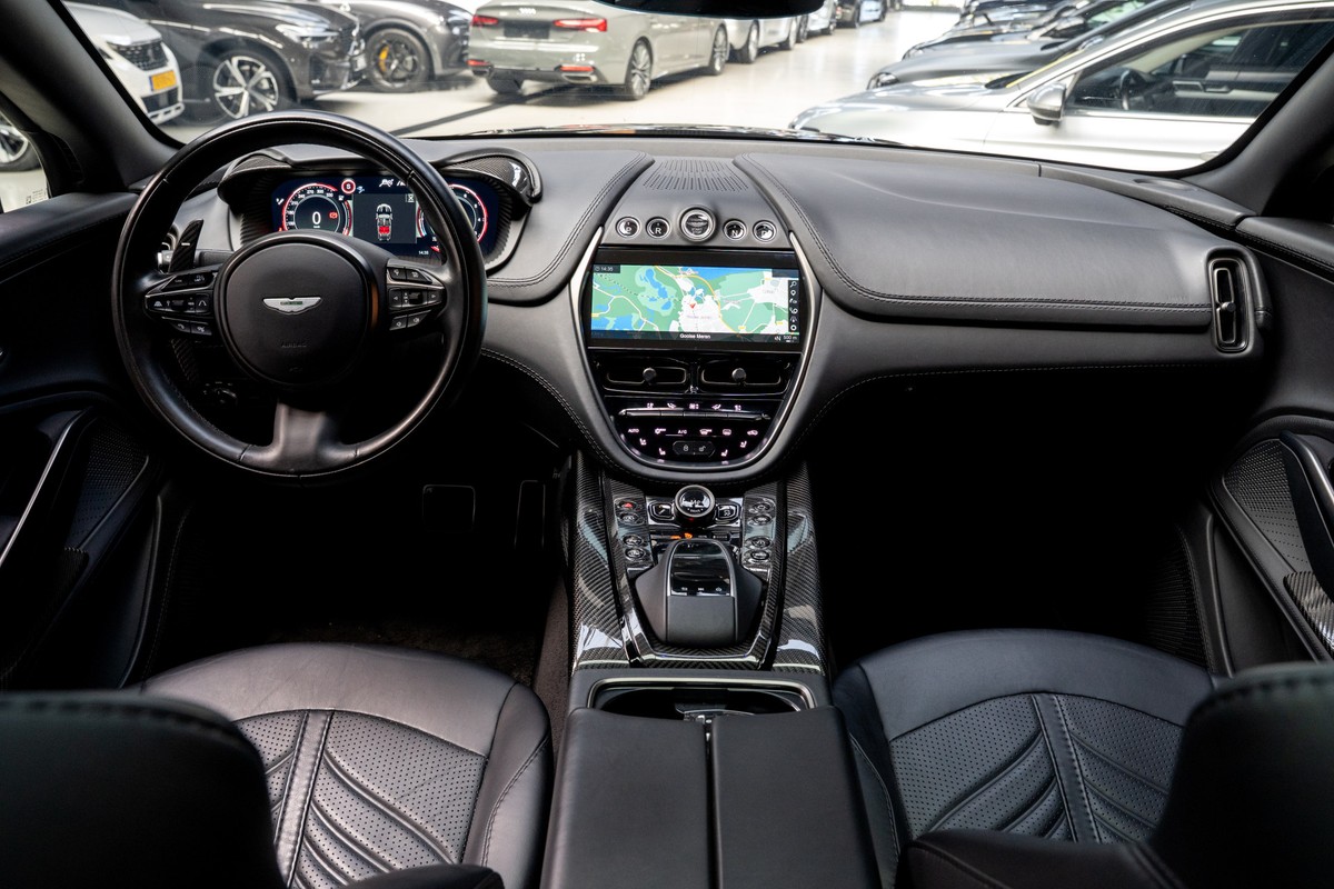 Aston Martin DBX