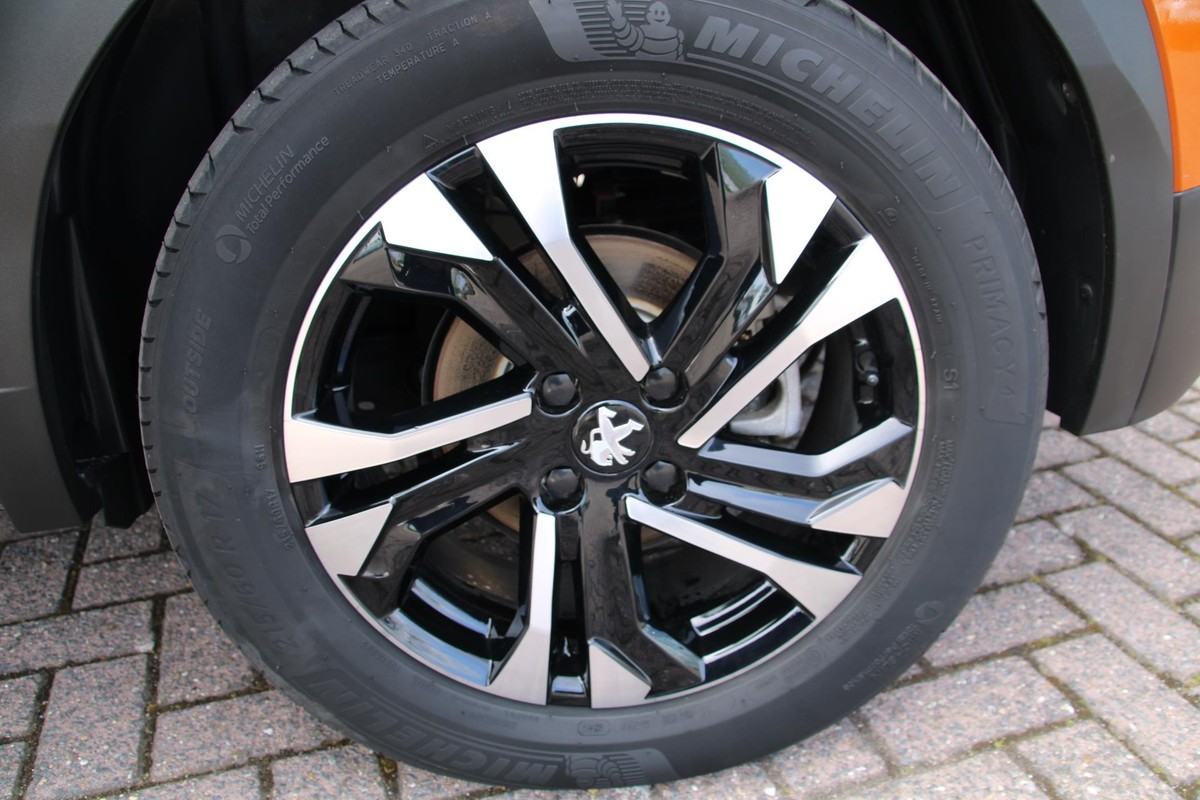 Peugeot e-2008