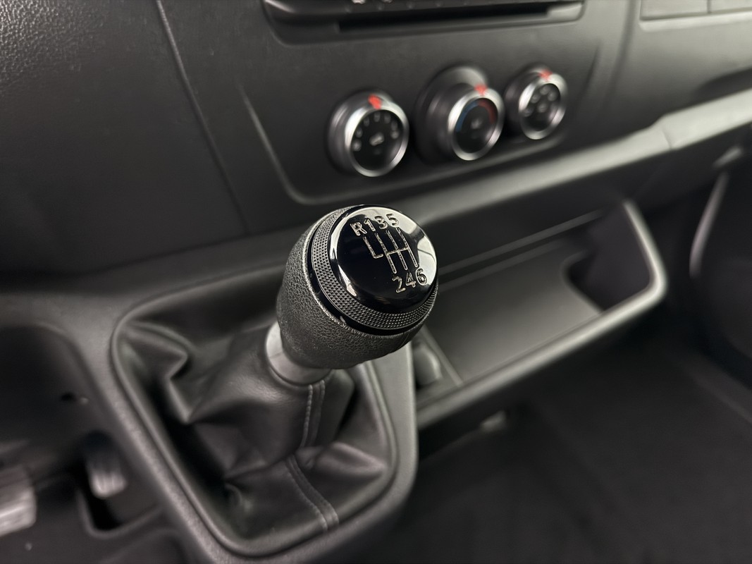 Nissan Interstar