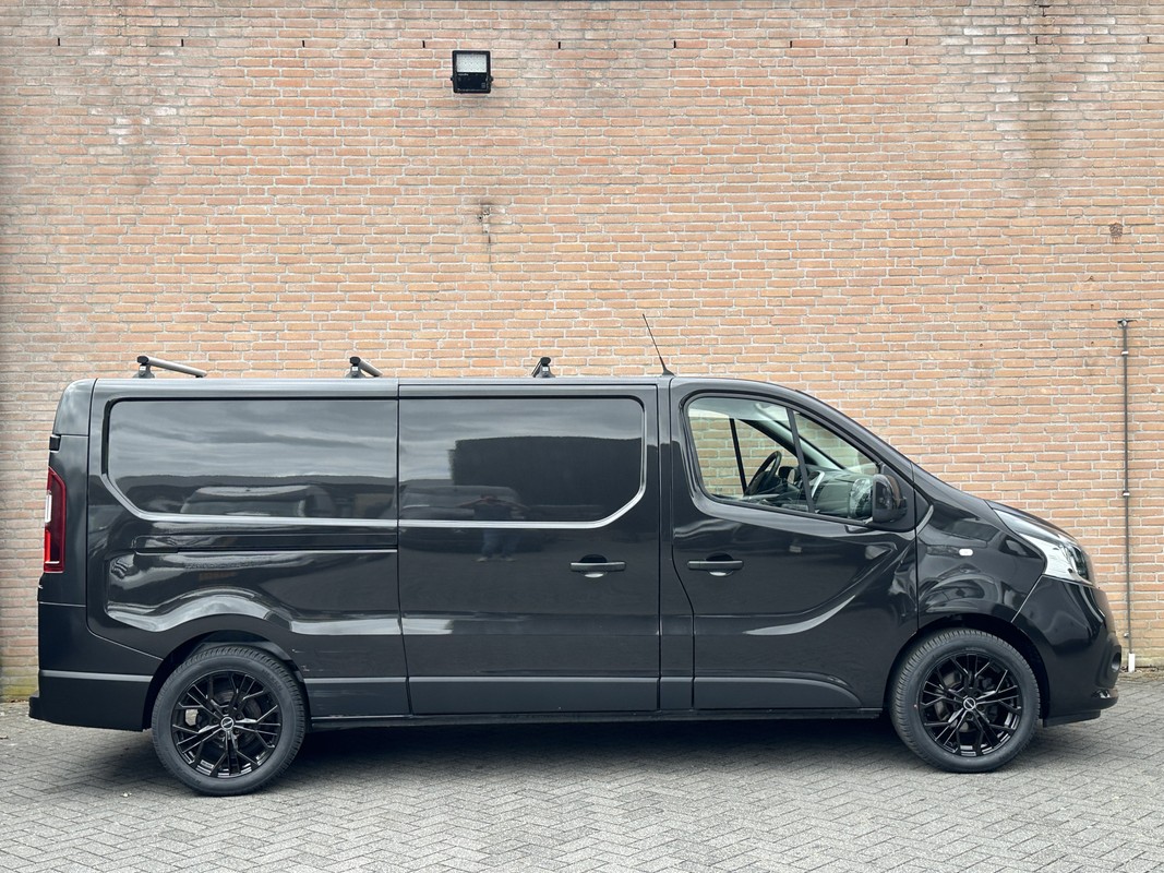 Nissan NV300