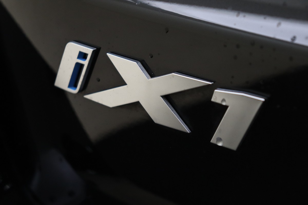 BMW iX1