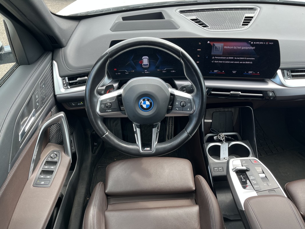 BMW iX1