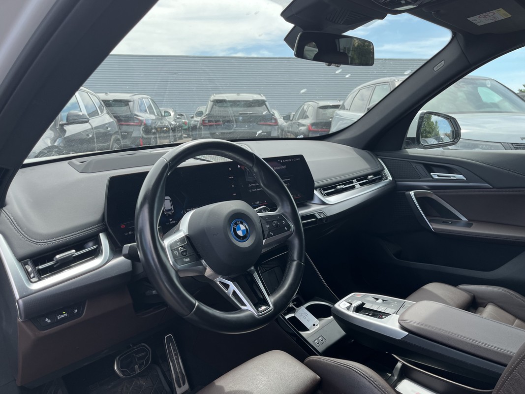 BMW iX1