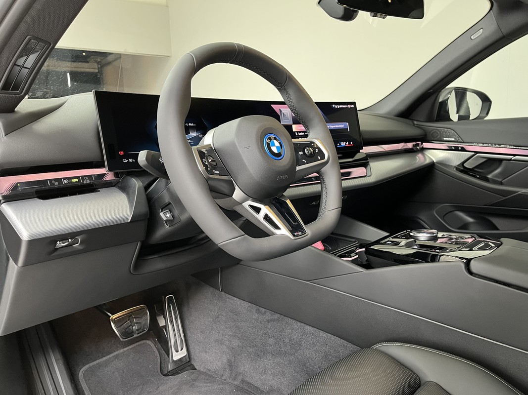 BMW i5