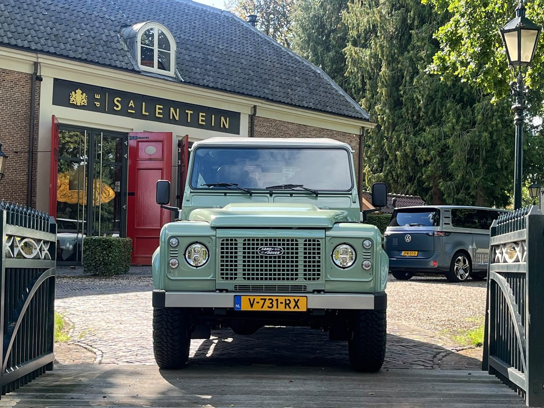 Land Rover Defender