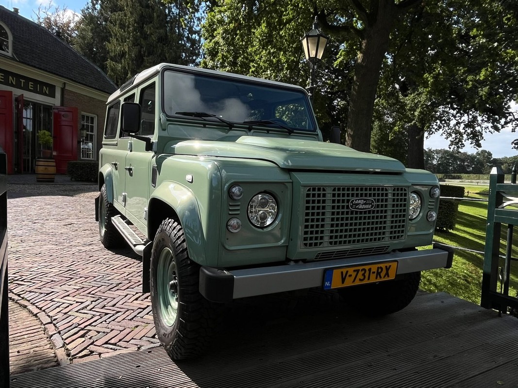 Land Rover Defender