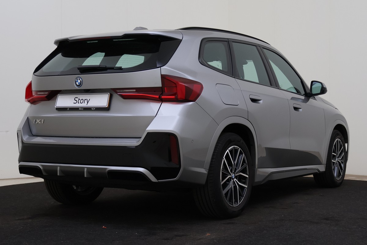 BMW iX1