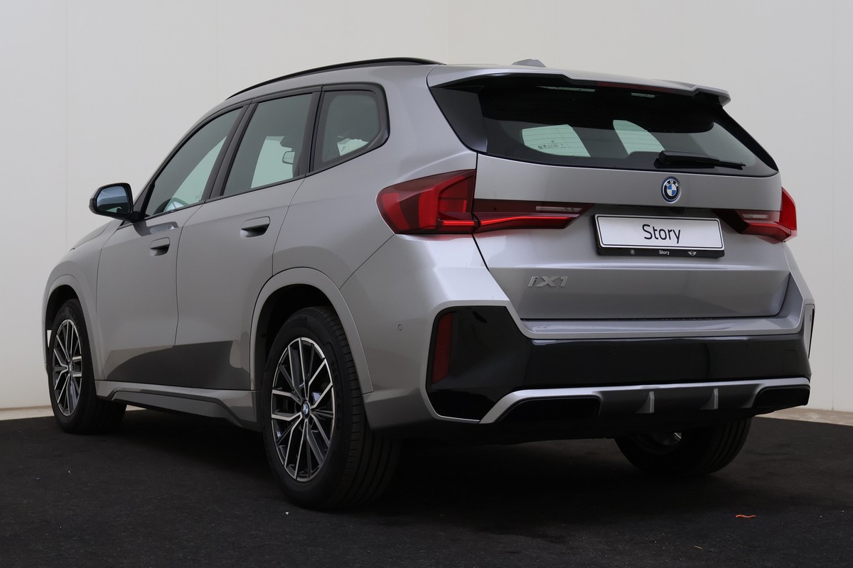 BMW iX1